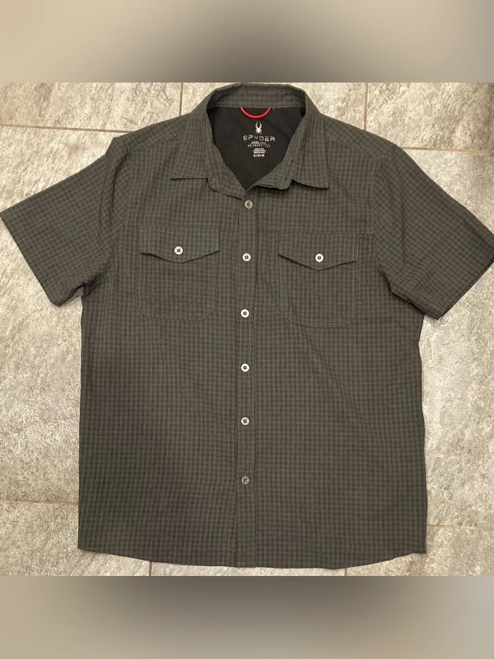 Spyder Men's Short Sleeve Button-Up Size Medium EUC